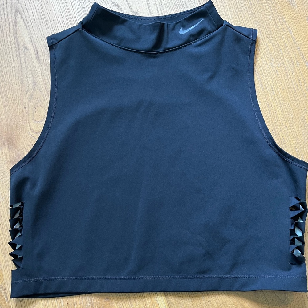 Nike women’s crop, black, size L